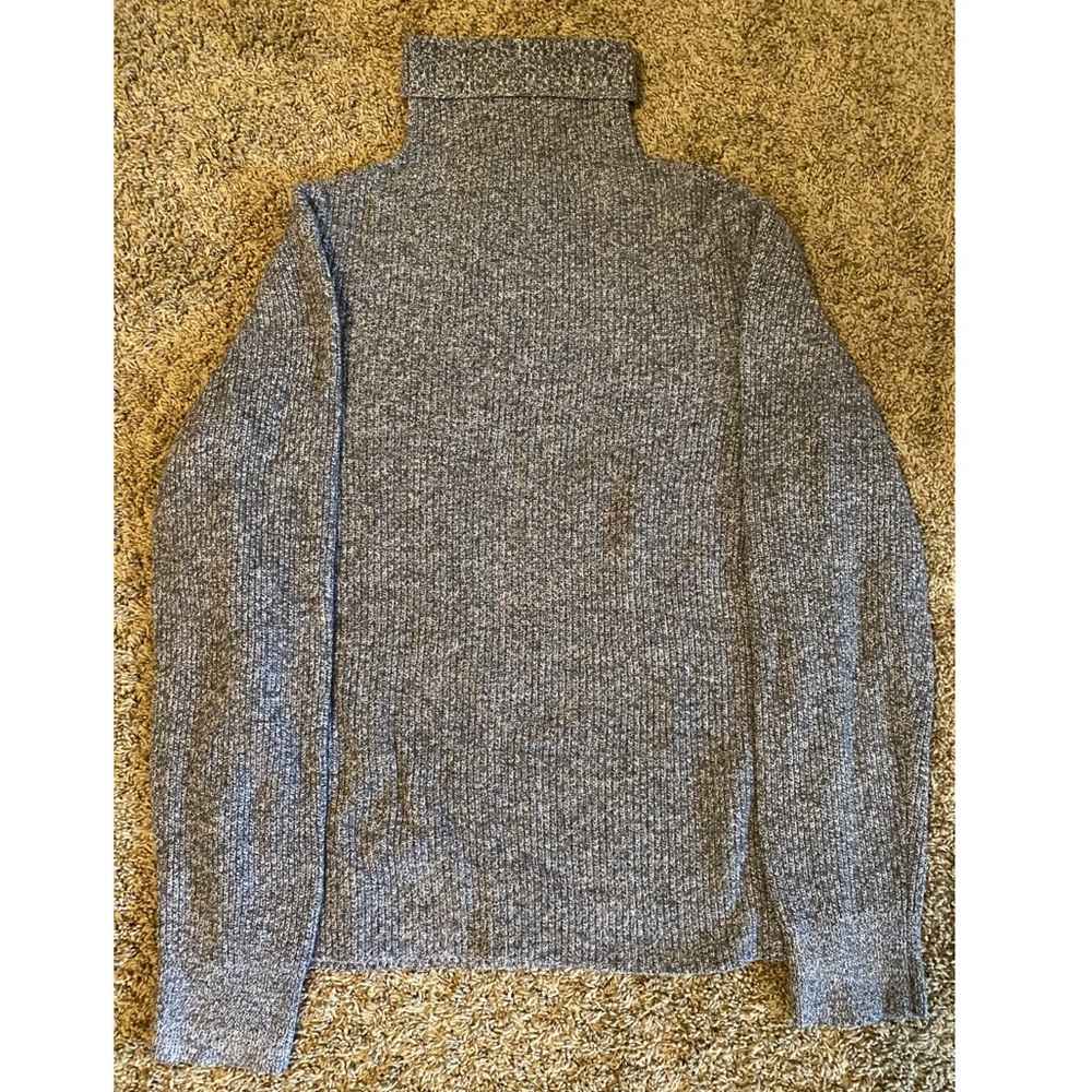 Men’s grey sweater